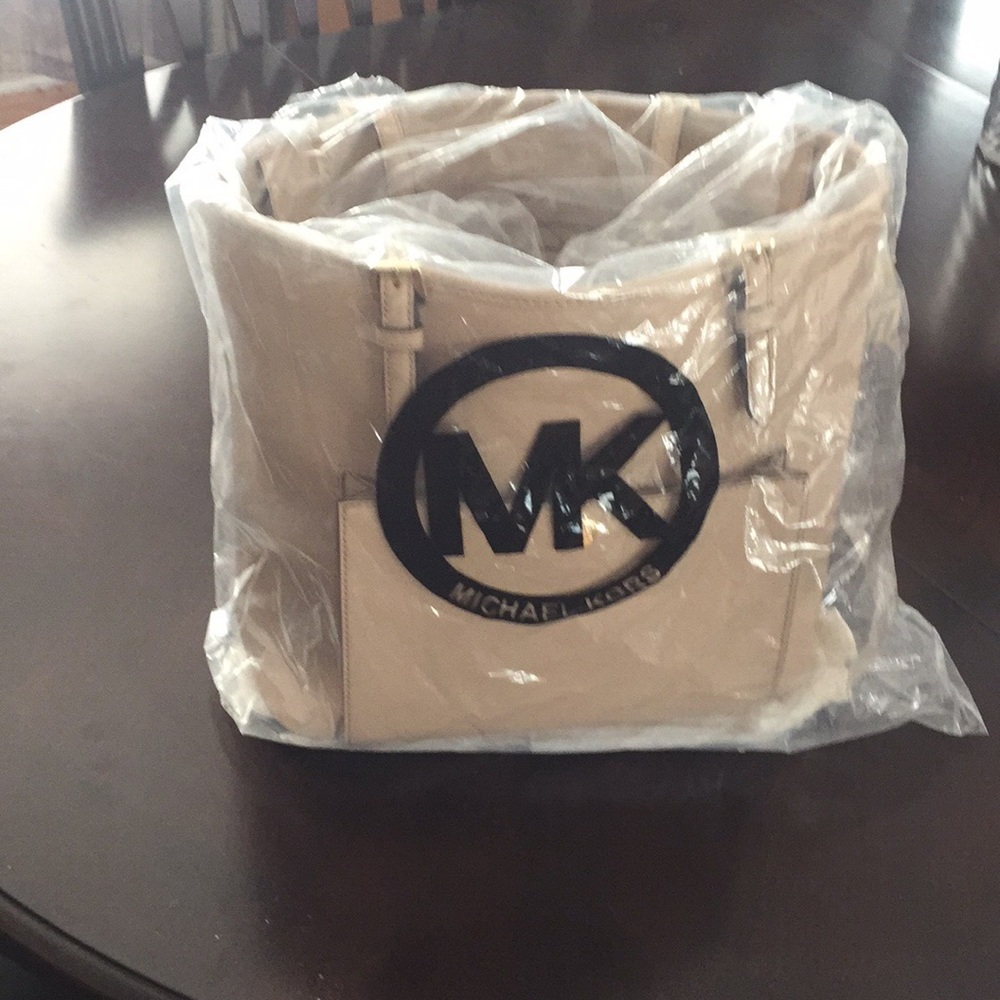 Michael Kors Jet Set Handbag